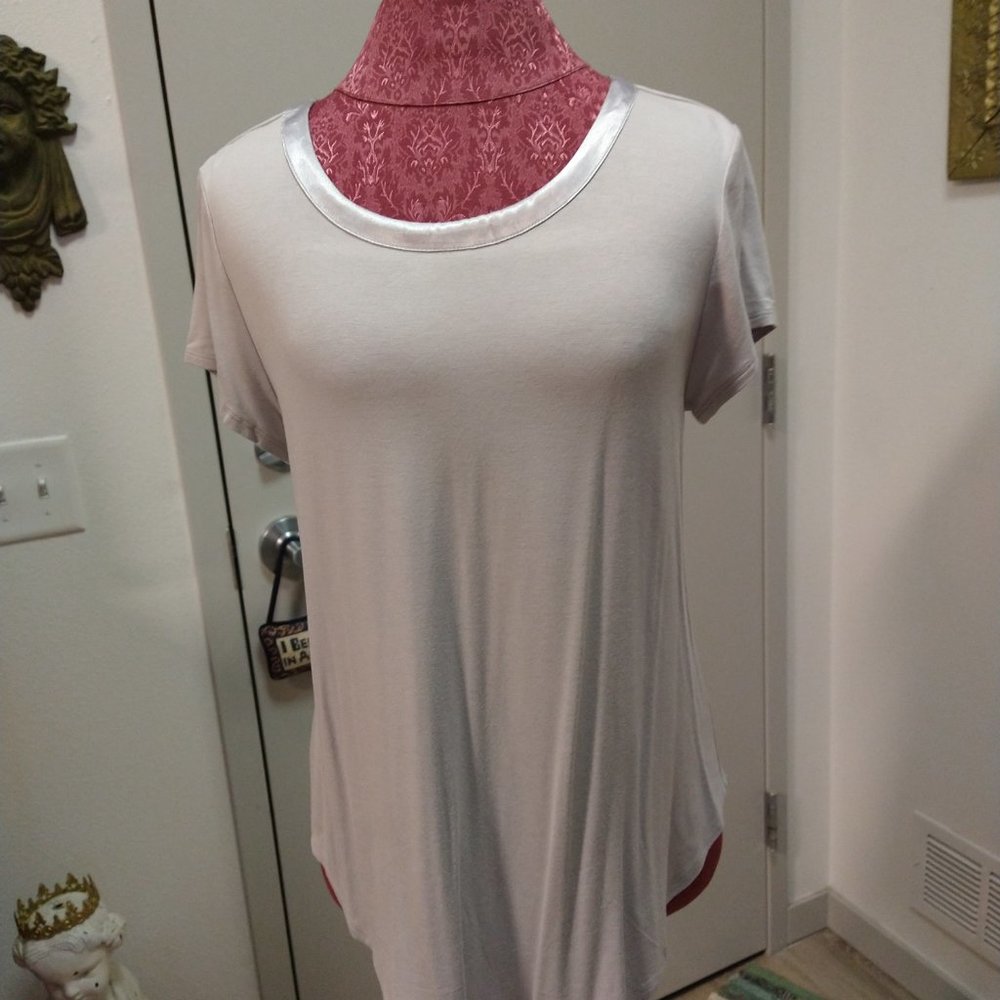 New Alfani Washed Grey Scoop Neck With Satin Trim Tee Woman's Size L